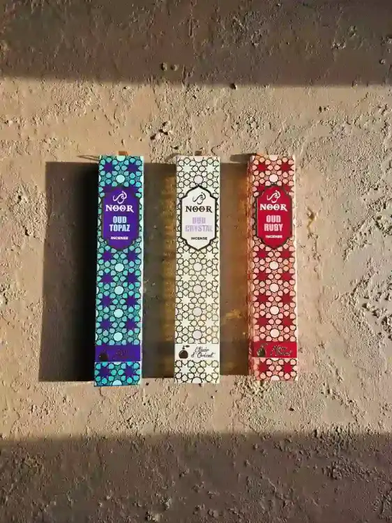 Kadzidełka Premium NOOR Oud Elixir Zestaw Tercet Topaz, Crystal i Ruby 3x 15g (5).webp