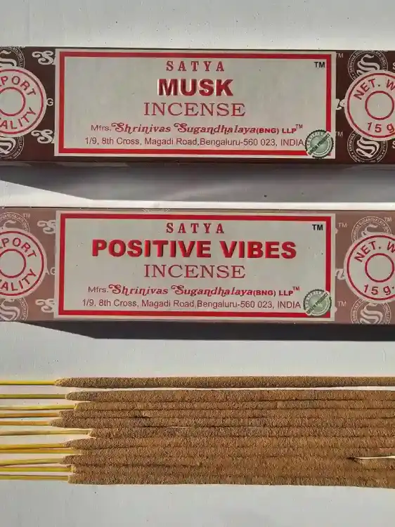Kadzidełka SATYA Zestaw Duet Musk i Positive Vibes Piżmo i Pozytywne Wibracje 2x15g (3)_1.webp