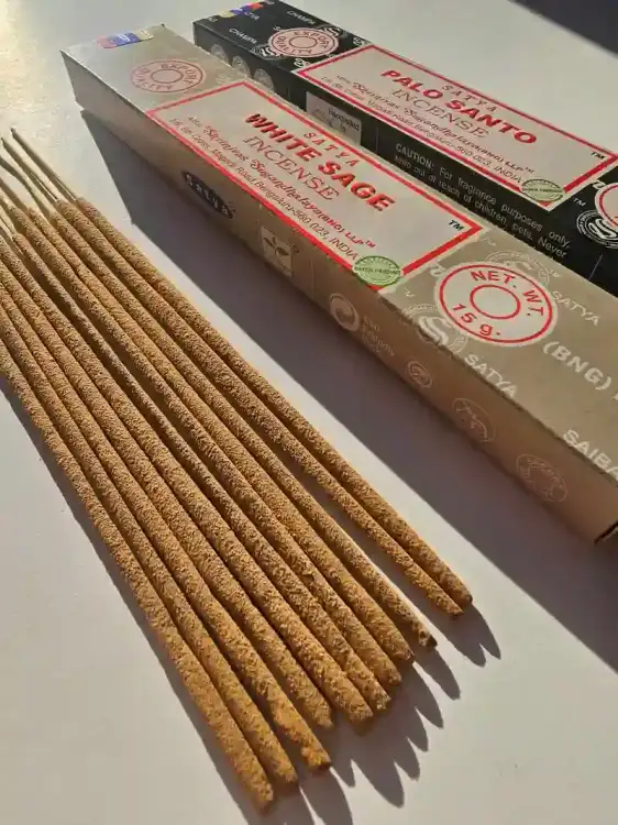 Kadzidełka SATYA Zestaw Duet Palo Santo i White Sage Święte Drzewo i Biała Szałwia 2x15g (2)_1.webp