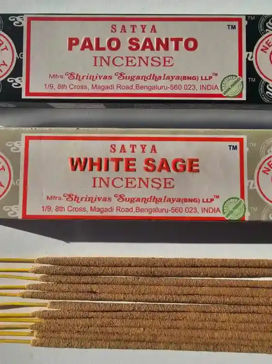 Kadzidełka SATYA Zestaw Duet Palo Santo i White Sage Święte Drzewo i Biała Szałwia 2x15g (3)_1.webp