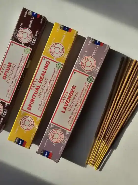 Kadzidełka SATYA Zestaw Tercet Opium Spiritual Healing i Lavender Głęboki Oddech 3x15g (4).webp