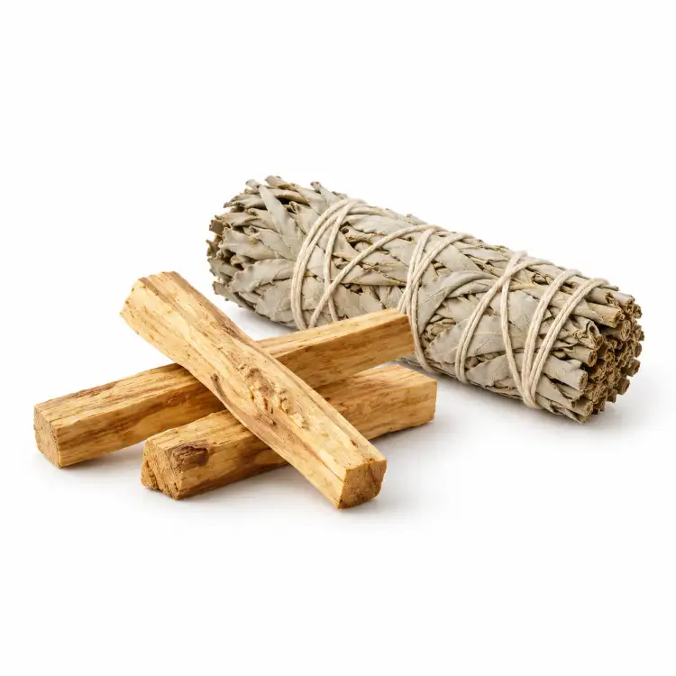 Palo Santo 25 g i biała szałwia White Sage 10 cm — zestaw na białym tle, ujęcie z przodu