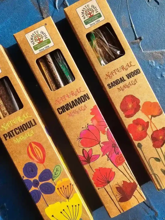 zestaw-trio-dobrobytu-namaste-india-natural-patchouli-cinnamon-sandalwood-45g (4).webp