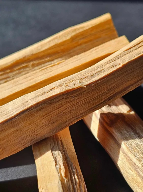 palo-santo-naturalne-zestaw-5-sztuk-premium.webp palo-santo-rytual-oczyszczania-zapas-mocy.webp swiat-kadzidel-palo-santo-peru-kolekcja.webp