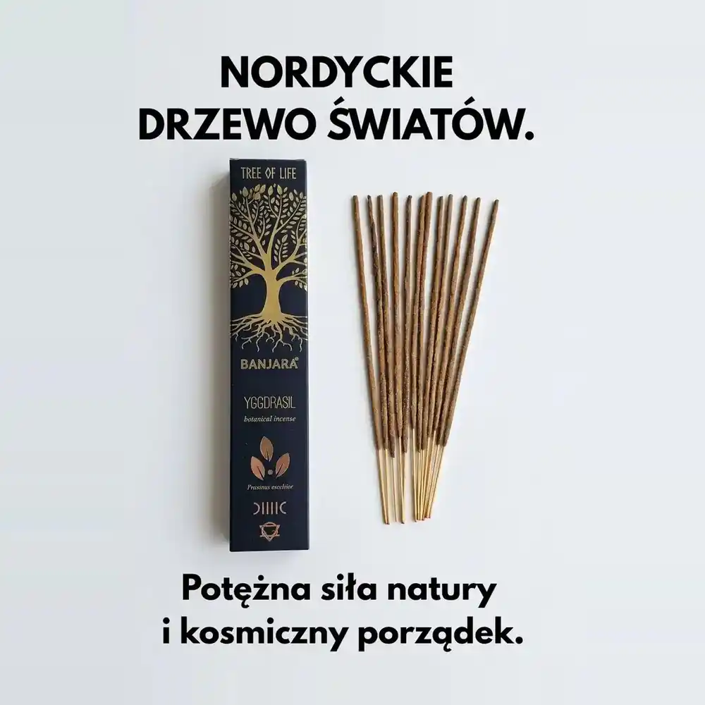 Czarne pudełko kadzidełek Banjara Yggdrasil obok patyczków, z napisami „Nordyckie drzewo światów” i „Potężna siła natury i kosmiczny porządek”.